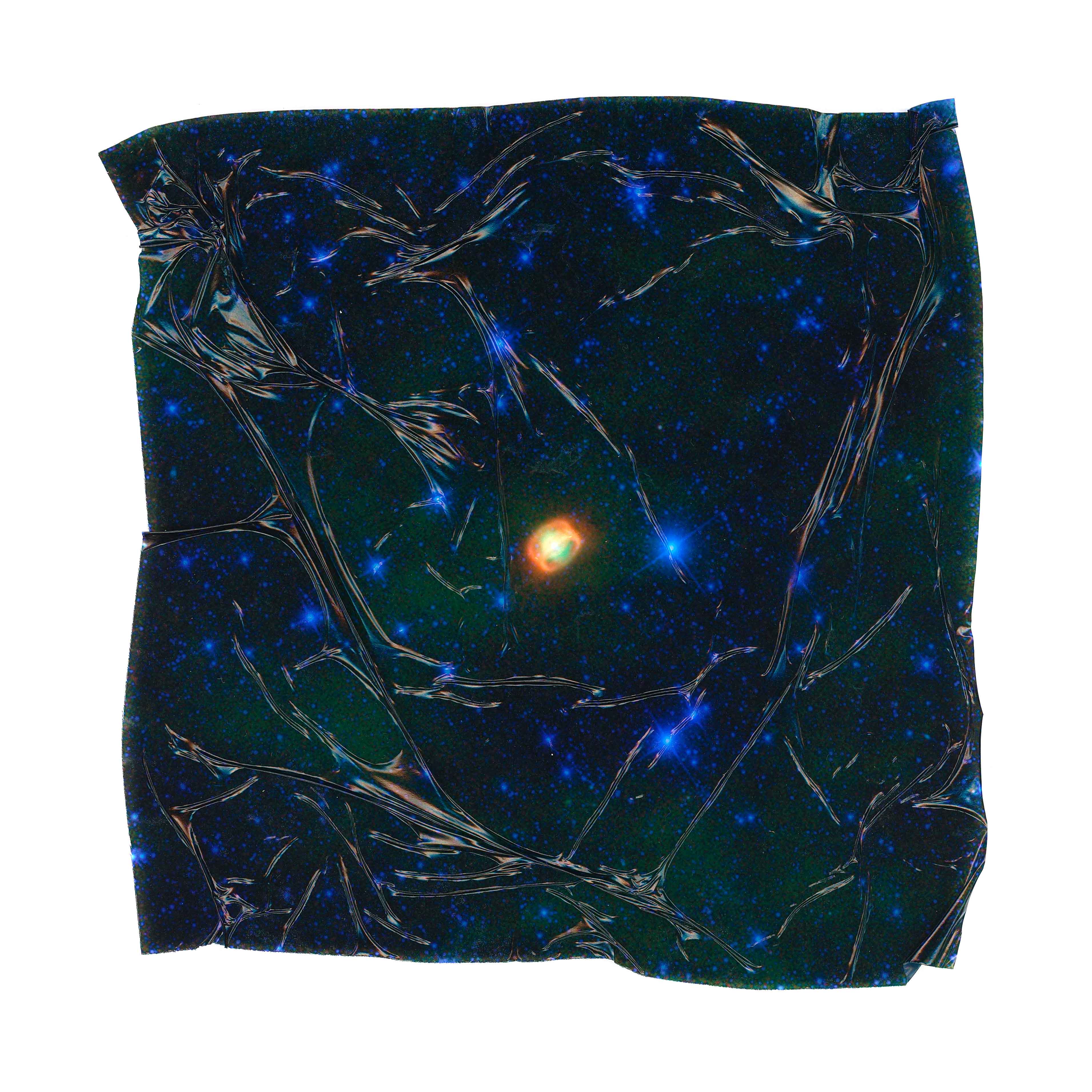 César Augusto Ramírez. OO, 2021. Photo Rag Baryta paper on acrylic plate. 25 × 25 cm