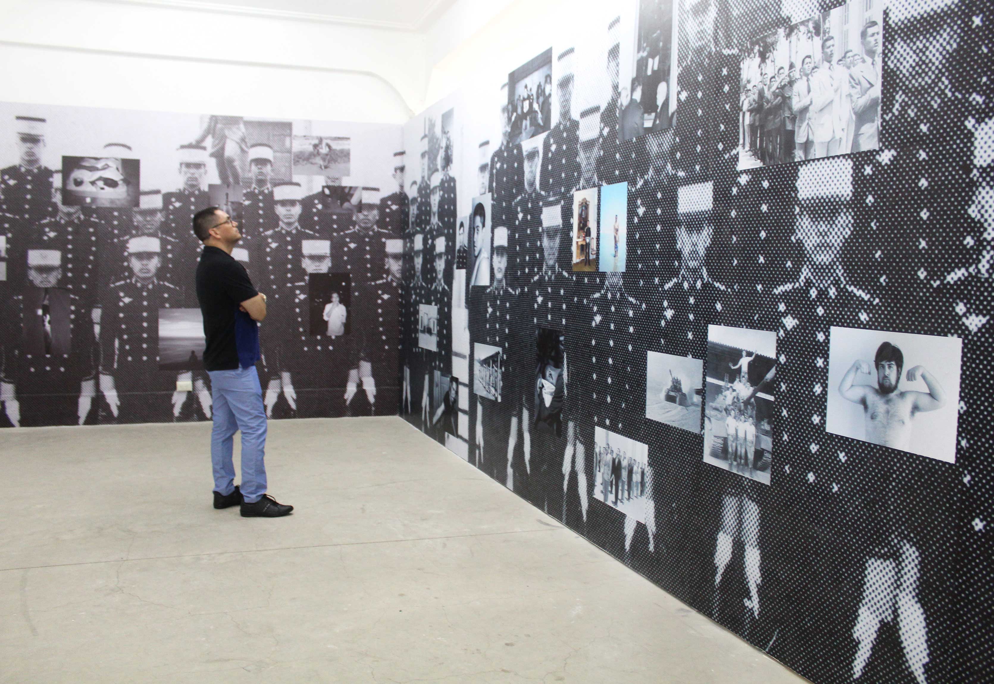 César Augusto Ramírez. A farewell to arms (installation), 2019. Plinth. Photo book. Large-scale photo print. Variable dimensions